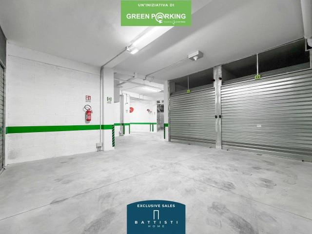 Garage in vendita a Roma