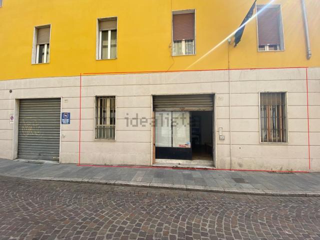 Garage in vendita di m² in Borgo della Trinità, 13