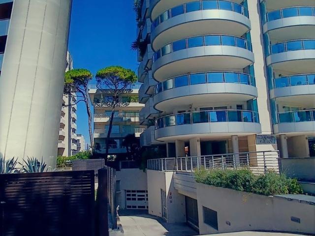 Garage in vendita di m² in Lungomare Trieste, 112