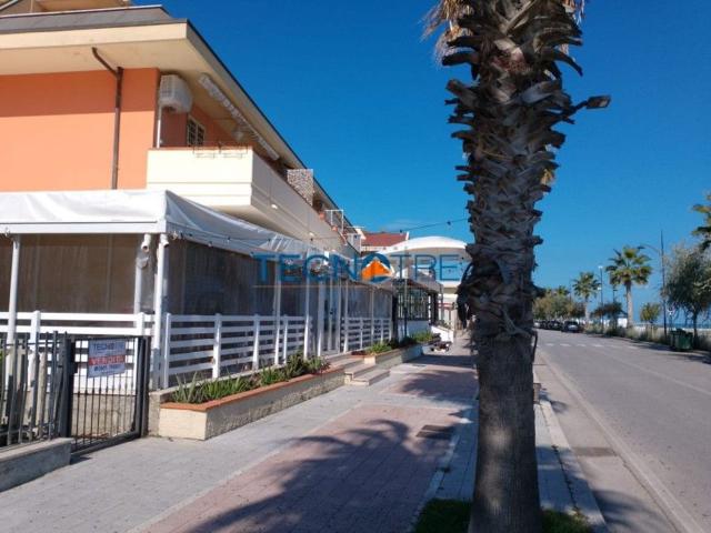 Garage in vendita di m² in Lungomare Europa, 119
