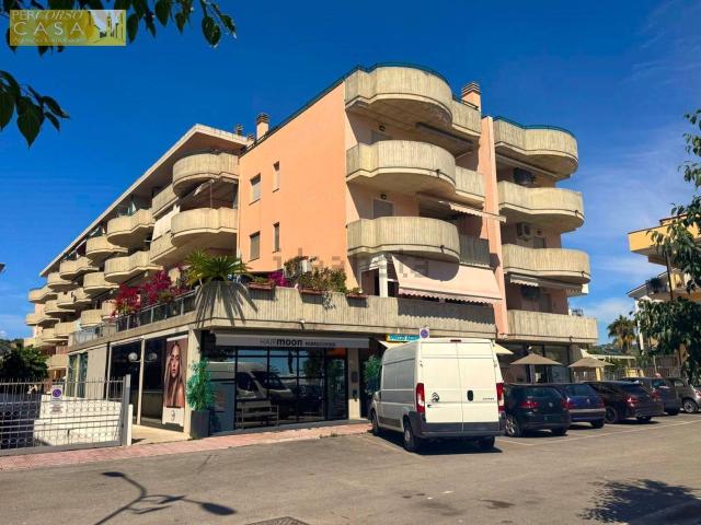 Garage in vendita di m² in Lungomare Sirena