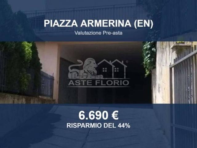 Garage in vendita di m² in Largo Nilde Iotti