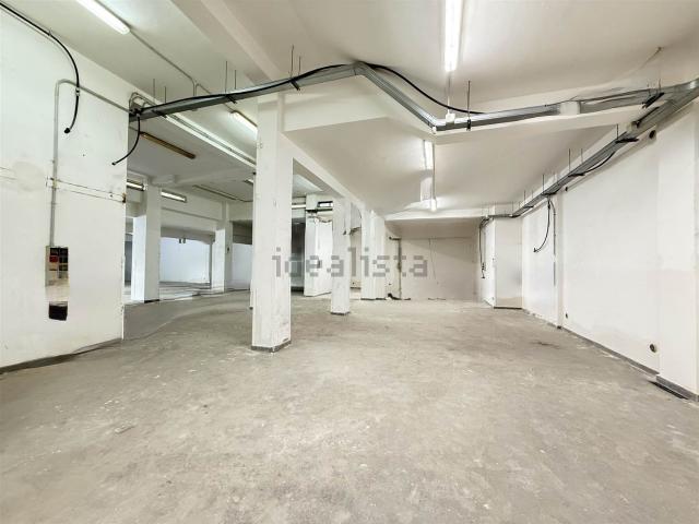 Garage in vendita di m² in Largo Bordighera, 35