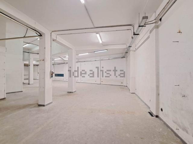 Garage in vendita di m² in Largo Bordighera, 35