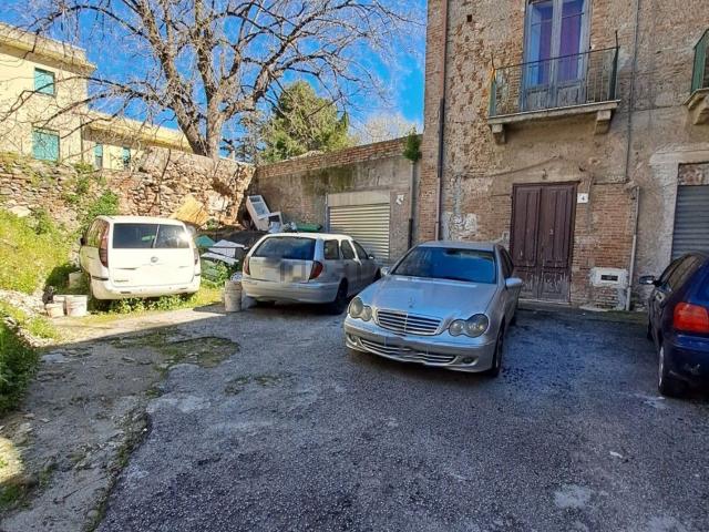 Garage in vendita di m² in Largo Cutroni, 5