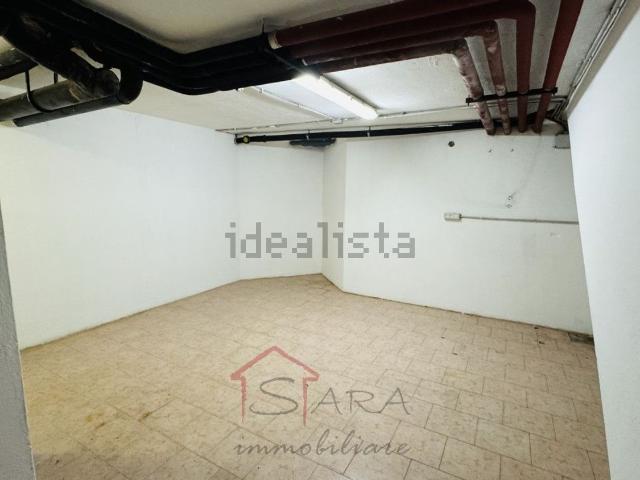 Garage in vendita di m² in Largo Europa
