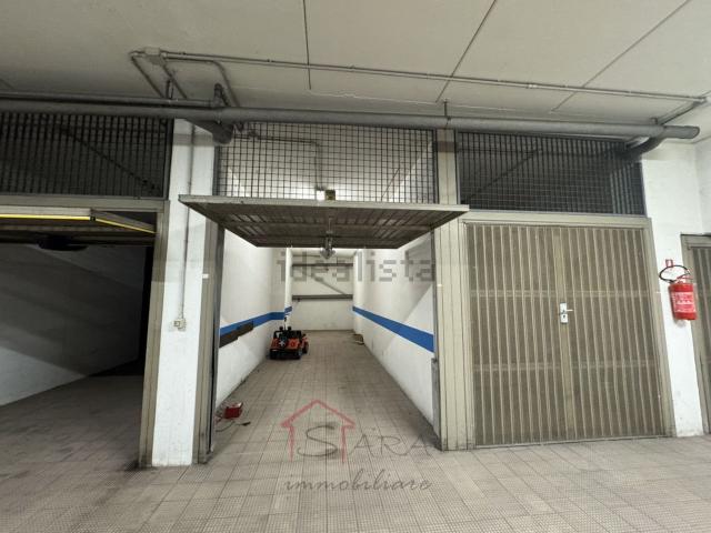 Garage in vendita di m² in Largo Europa