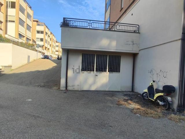 Garage in vendita di m² in Largo San Bernardino da Siena