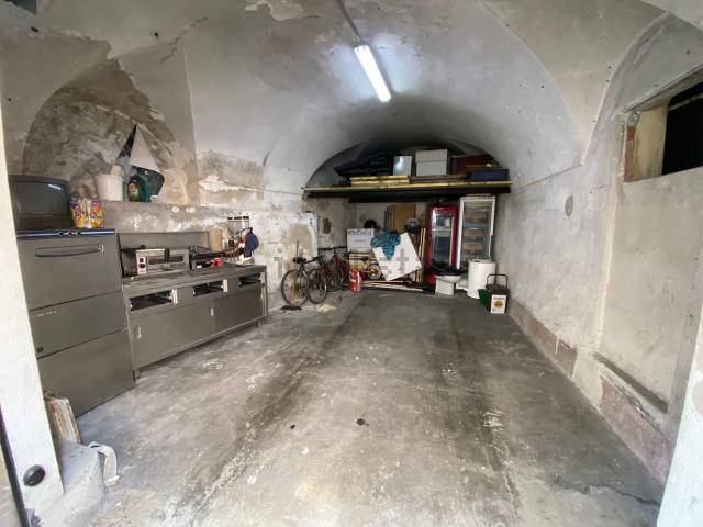 Garage in vendita di m² in Piazza Alberto Nota