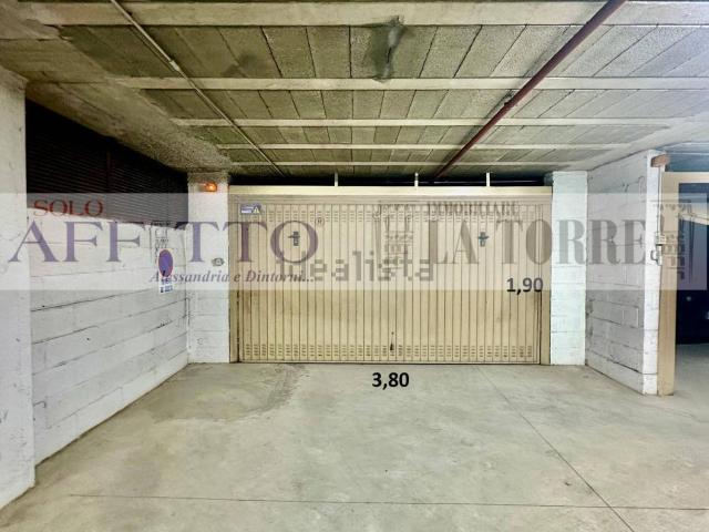 Garage in vendita di m² in Piazza Giuseppe Garibaldi