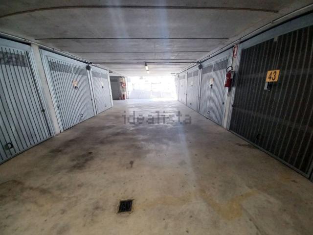 Garage in vendita di m² in Piazza Magnolie
