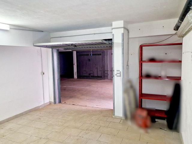 Garage in vendita di m² in Piazza Martiri della Resistenza, 2