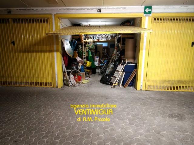 Garage in vendita di m² in Piazza Padre Santo
