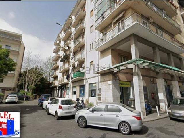 Garage in vendita di m² in Piazza Santa Maria del Carmelo, 29