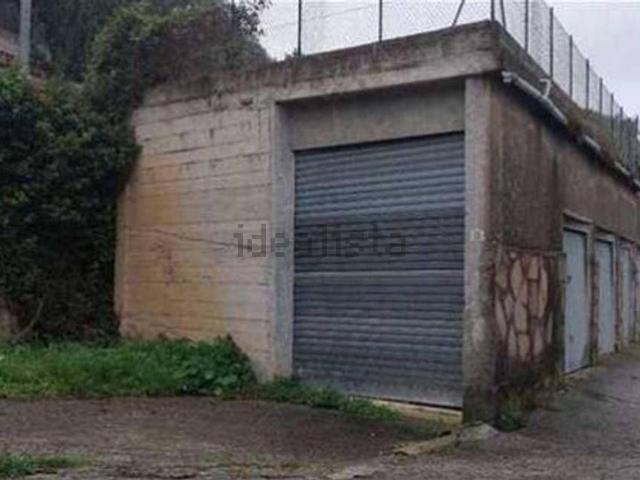 Garage in vendita di m² in Strada Civezza