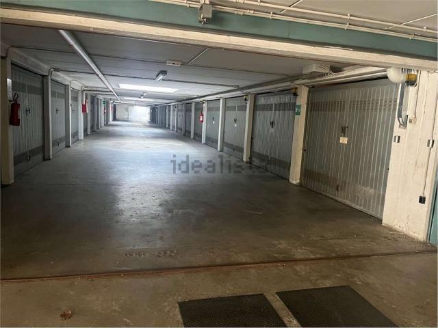 Garage in vendita di m² in Strada degli Schiocchi