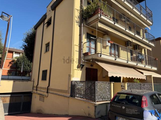 Garage in vendita di m² in Strada di San Martino, 16
