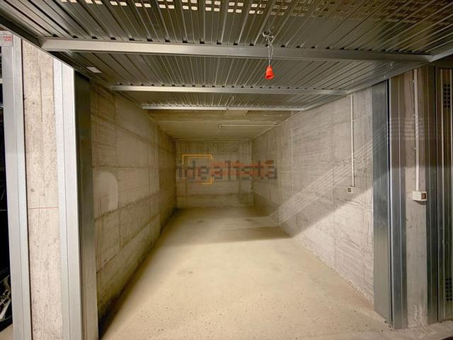 Garage in vendita di m² in Strada Greppa