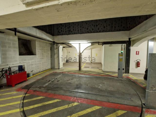 Garage in vendita di m² in Strada Maggiore