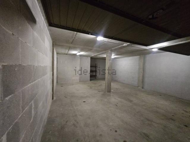 Garage in vendita di m² in Strada Regione Croce