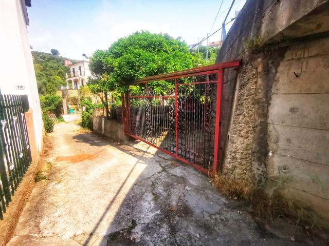 Garage in vendita di m² in Strada Santa Lucia Lagoni, 176
