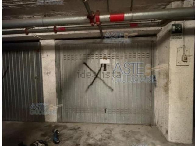 Garage in vendita di m² in Strada San Faustino, 155