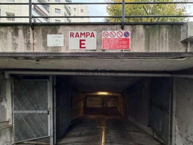 Garage in vendita di m² in Strada San Faustino, 155