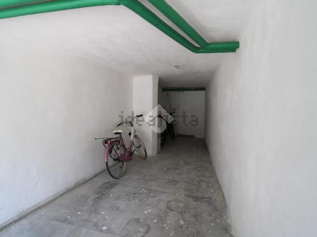 Garage in vendita di m² in Strada Statale 16 Adriatica