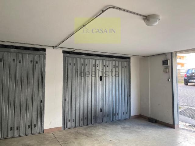 Garage in vendita di m² in Strada Statale 16 Adriatica