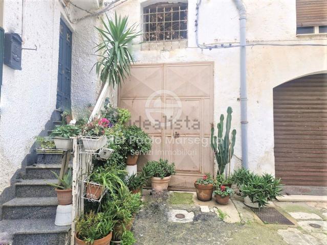 Garage in vendita di m² in Vico Santo Spirito