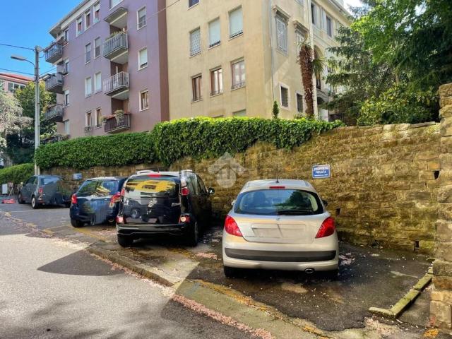Garage in vendita di m² in Vicolo dell&apos Ospitale Militare, 2