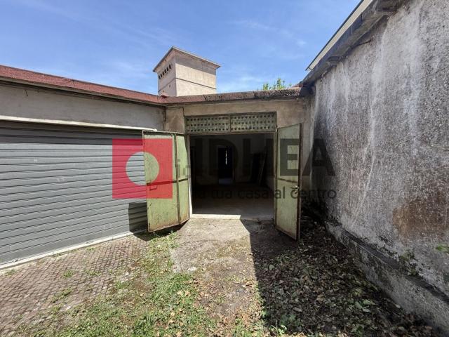 Garage in vendita di m² in Vicolo Fratelli Bandiera