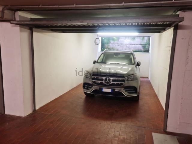 Garage in vendita di m² in Vicolo Paglia Corta