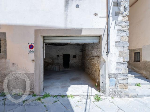Garage in vendita di m² in Vicolo Sernini, 9