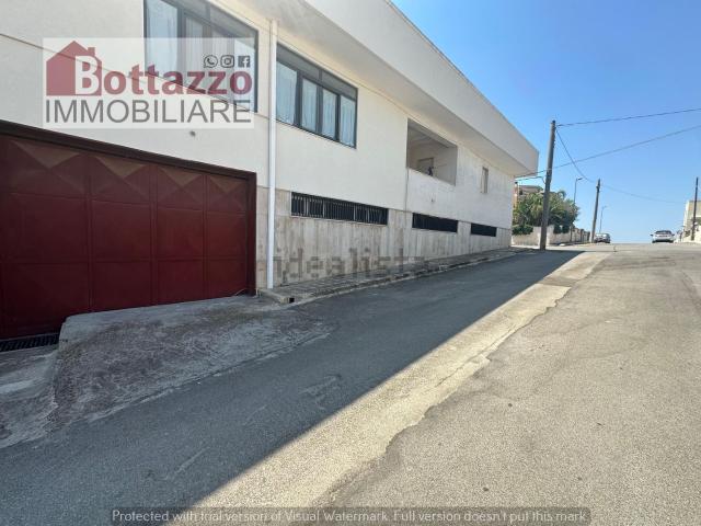 Garage in vendita di m² in Via Temenide angolo Via Platone