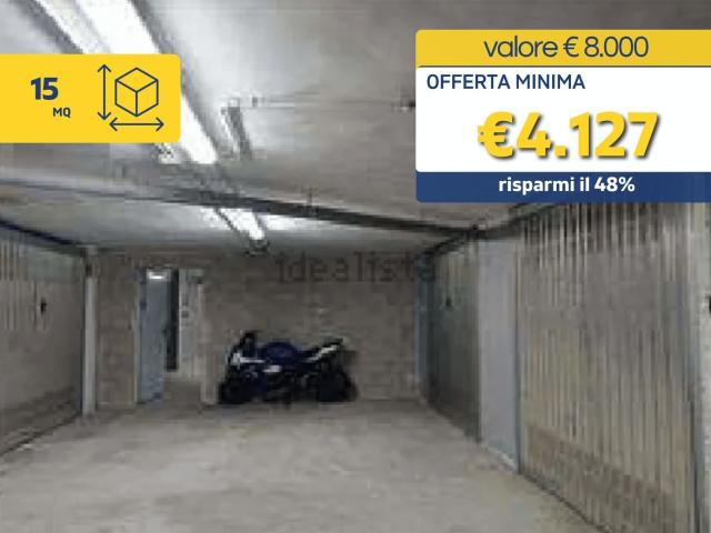 Garage in vendita di m² in Via Tiziano, 18