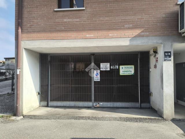 Garage in vendita di m² in Via Tommaso Roveroni, 3