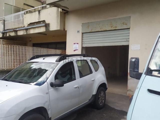 Garage in vendita di m² in Via Torino, 28