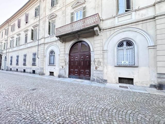 Garage in vendita di m² in Via Torino, 42