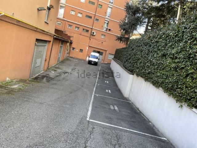 Garage in vendita di m² in Via Toscana, 56