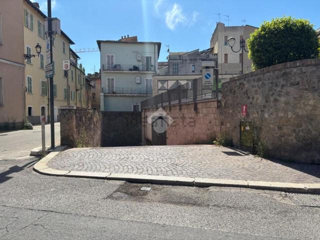 Garage in vendita di m² in Via Tre Archi, 16