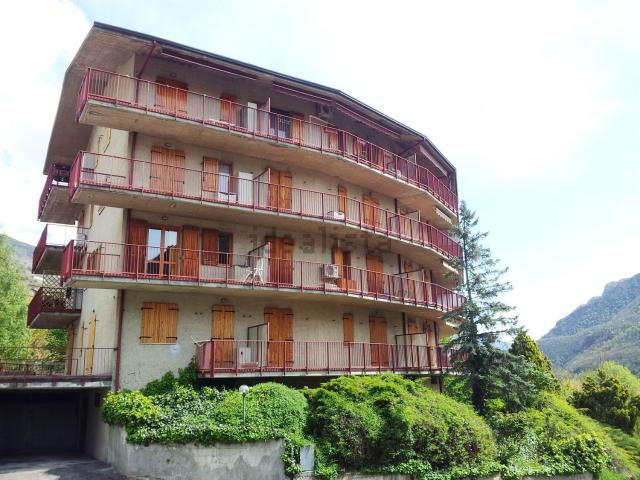 Garage in vendita di m² in Via Trento, 21