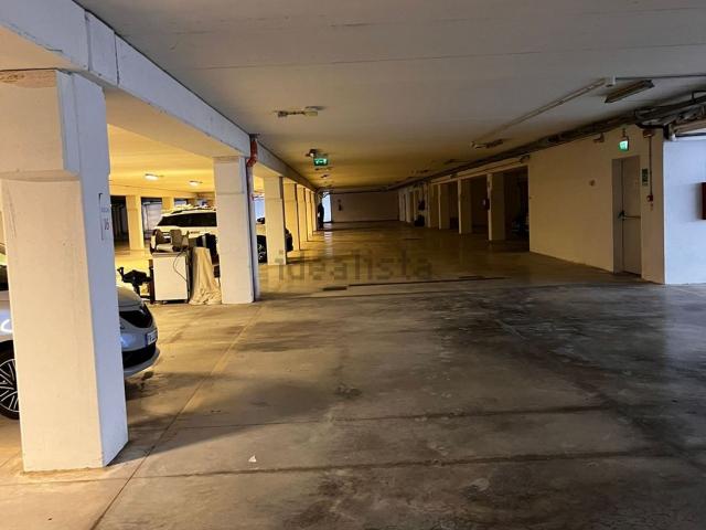 Garage in vendita di m² in Via Trieste