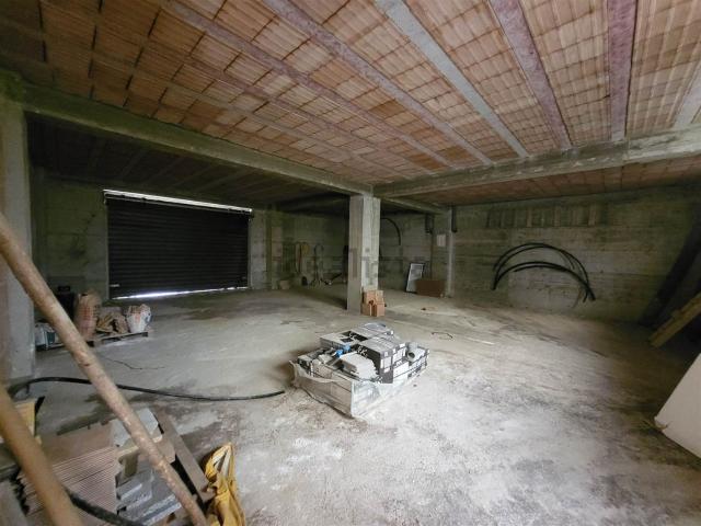Garage in vendita di m² in Via Trieste