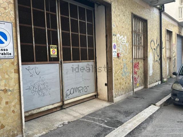 Garage in vendita di m² in Via Trieste, 78