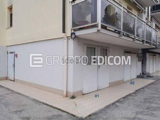 Garage in vendita di m² in Via Triestina