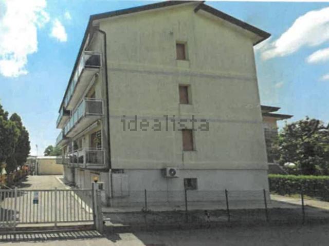 Garage in vendita di m² in Via Triestina
