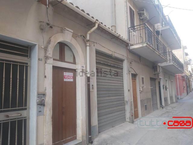 Garage in vendita di m² in Via Trinacria, 64