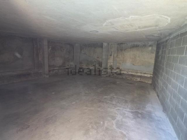 Garage in vendita di m² in Via Tripoli, 39