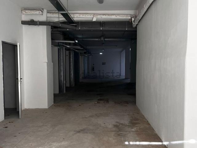 Garage in vendita di m² in Via ugo foscolo
